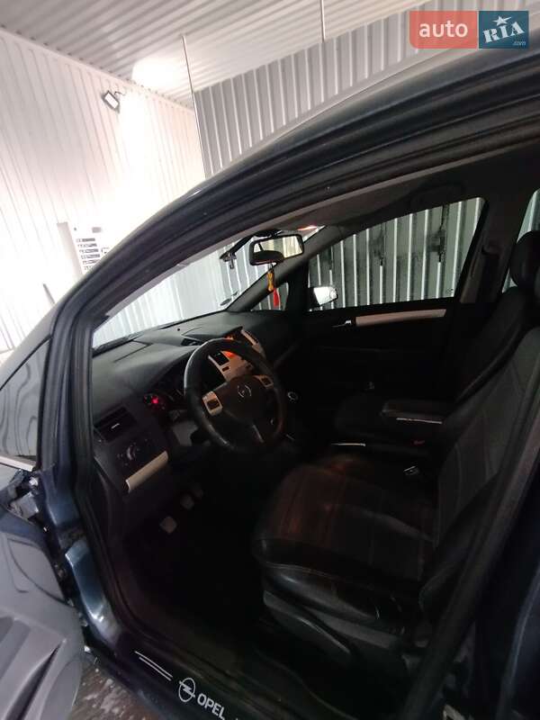 Минивэн Opel Zafira 2008 в Баре