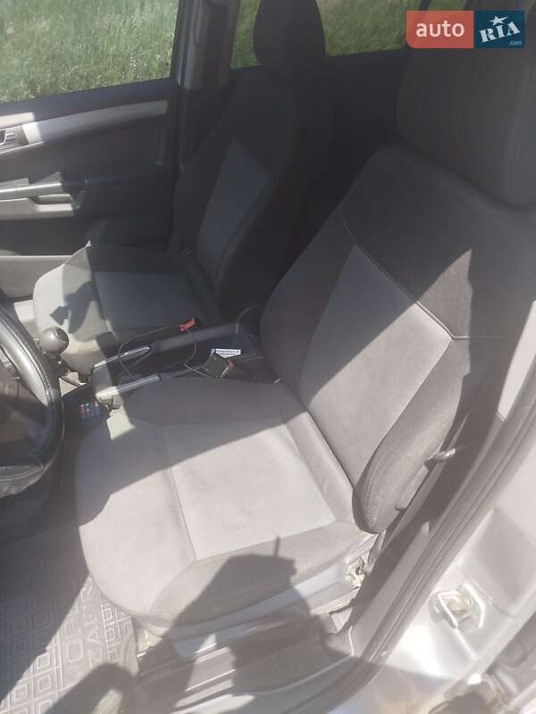Минивэн Opel Zafira 2006 в Ямполе
