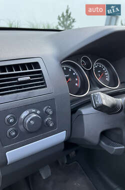 Минивэн Opel Zafira 2007 в 