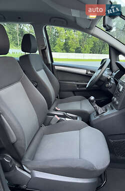 Минивэн Opel Zafira 2007 в 