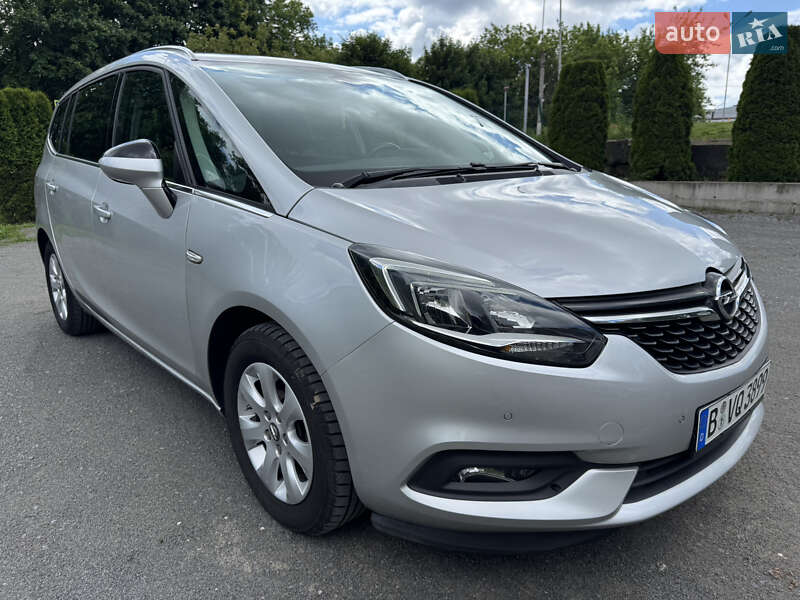 Минивэн Opel Zafira 2017 в 