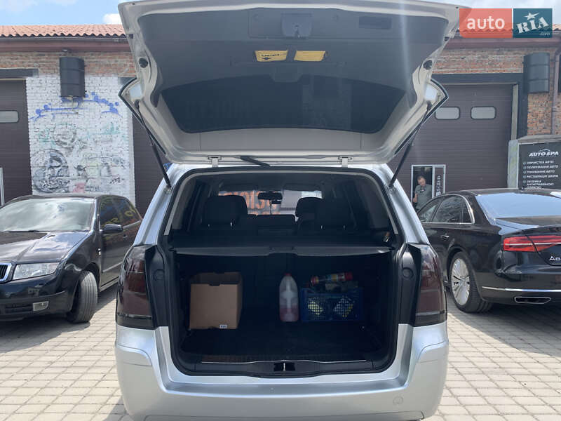 Минивэн Opel Zafira 2006 в Луцке