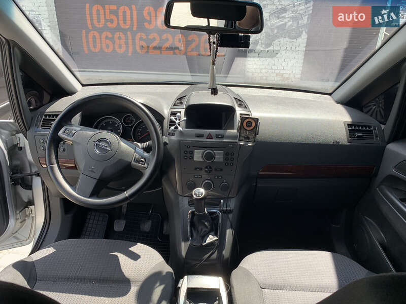 Минивэн Opel Zafira 2006 в Луцке