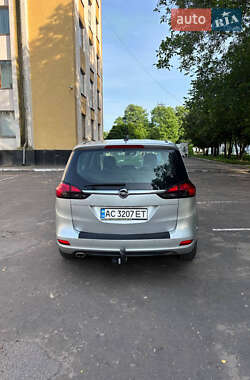 Минивэн Opel Zafira 2013 в 