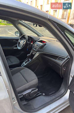 Минивэн Opel Zafira 2013 в 