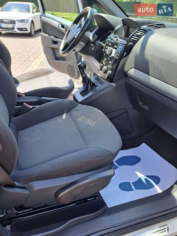 Мінівен Opel Zafira 2010 в Луцьку