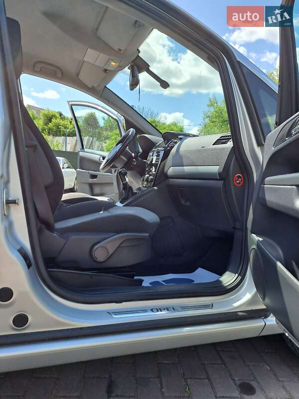 Мінівен Opel Zafira 2010 в Луцьку