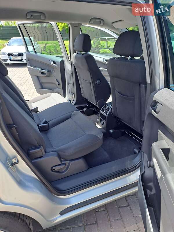 Мінівен Opel Zafira 2010 в Луцьку