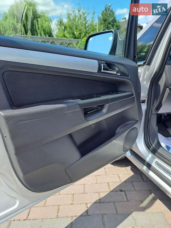 Мінівен Opel Zafira 2010 в Луцьку