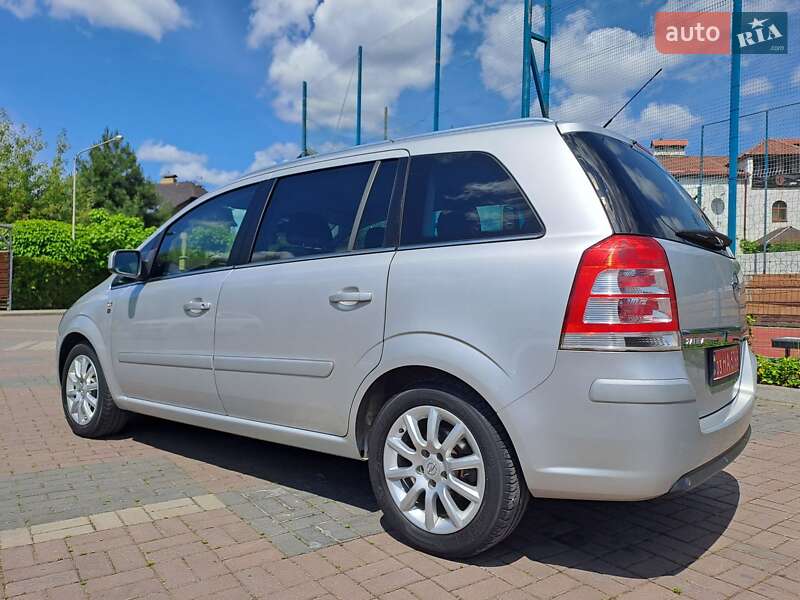 Мінівен Opel Zafira 2010 в Луцьку