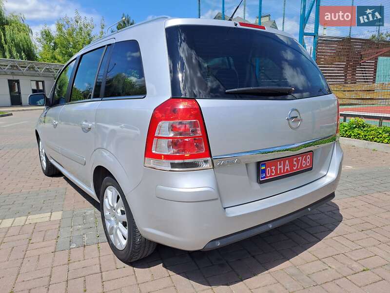 Мінівен Opel Zafira 2010 в Луцьку