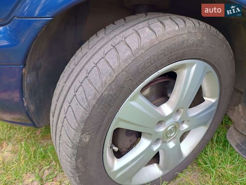 Минивэн Opel Zafira 2004 в Борисполе