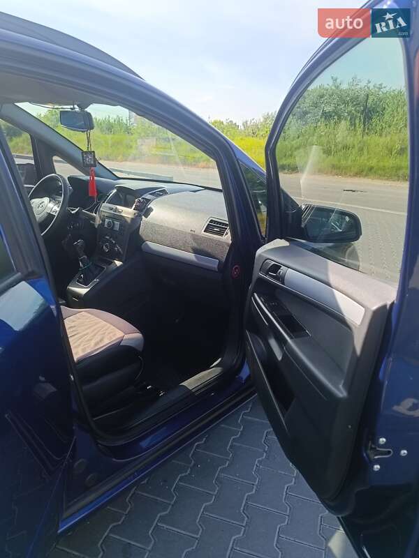 Минивэн Opel Zafira 2005 в Виннице