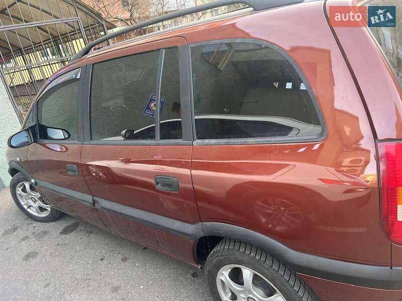 Мінівен Opel Zafira 2000 в Ужгороді