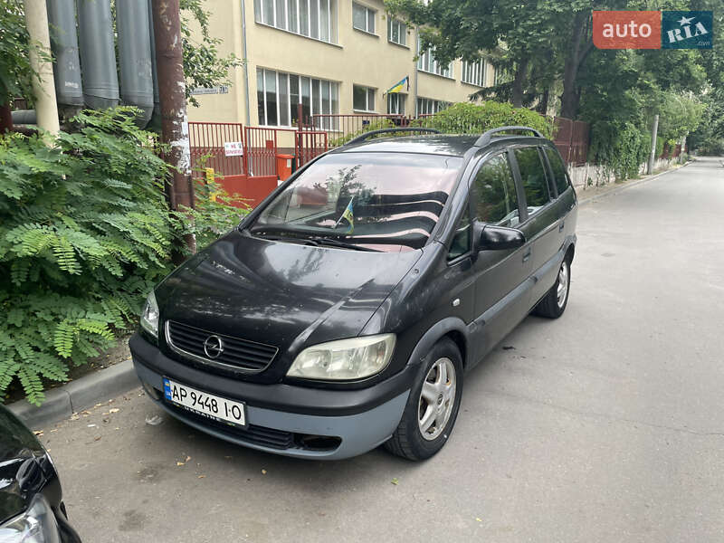 Минивэн Opel Zafira 2000 в 
