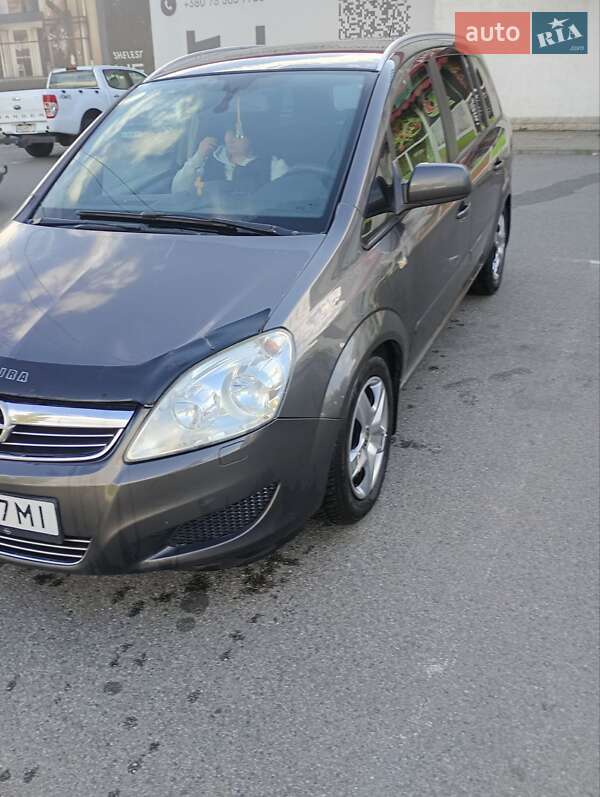Минивэн Opel Zafira 2010 в Вышгороде