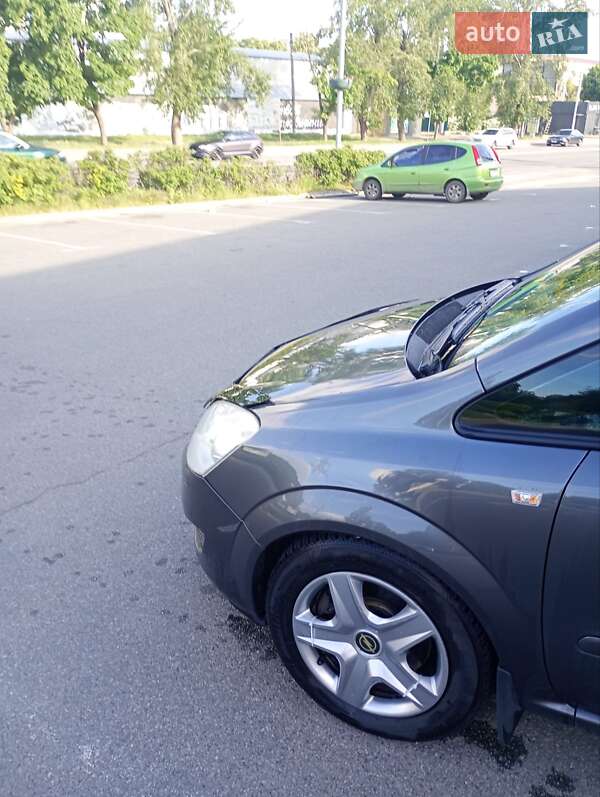 Минивэн Opel Zafira 2010 в Вышгороде
