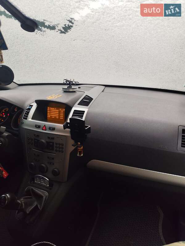 Минивэн Opel Zafira 2011 в Миргороде