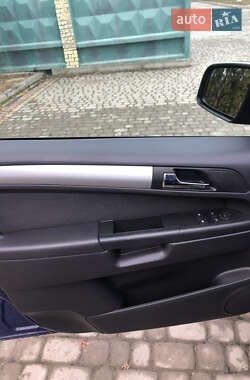 Минивэн Opel Zafira 2012 в 