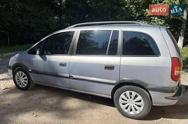 Мінівен Opel Zafira 2002 в Чернівцях