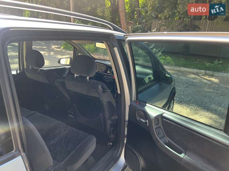 Минивэн Opel Zafira 2002 в Черновцах