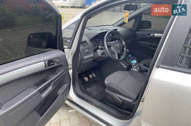 Мікровен Opel Zafira 2012 в 
