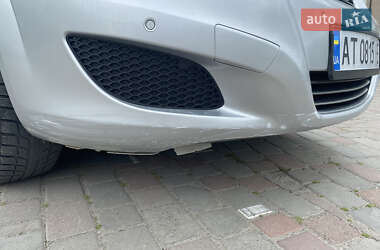 Мікровен Opel Zafira 2012 в 