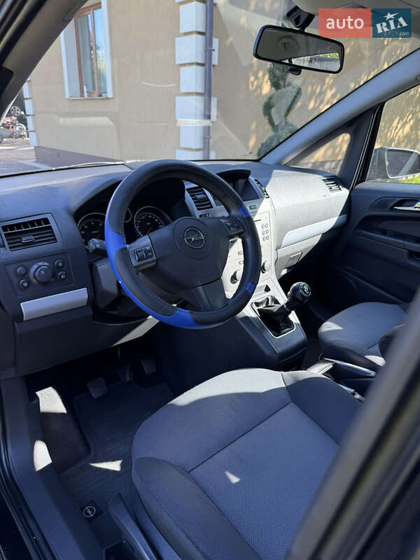 Минивэн Opel Zafira 2006 в Косове
