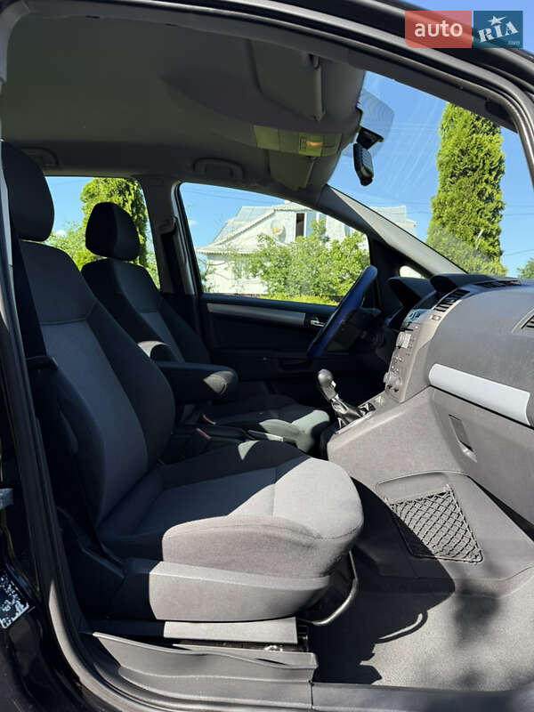 Минивэн Opel Zafira 2006 в Косове