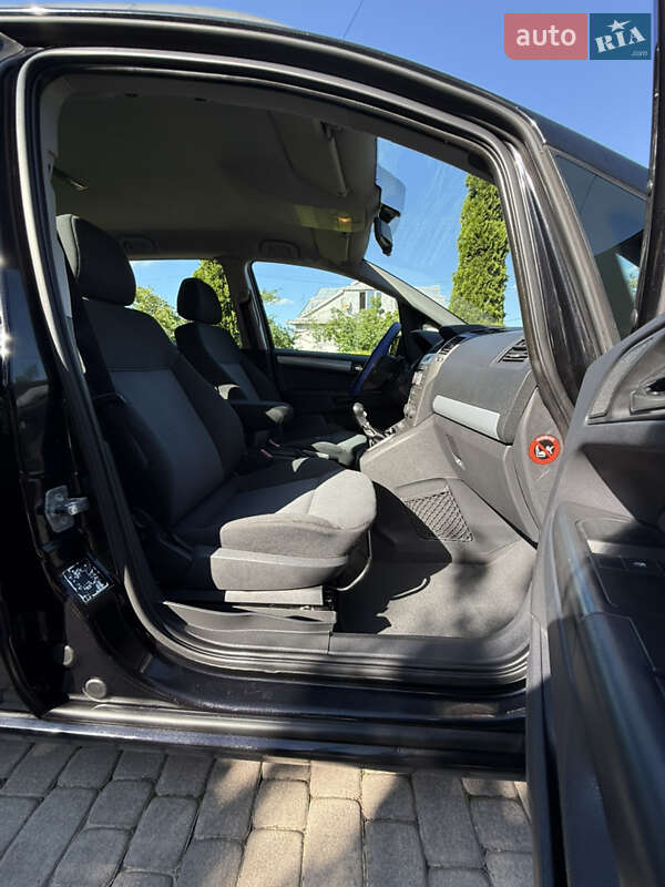 Минивэн Opel Zafira 2006 в Косове