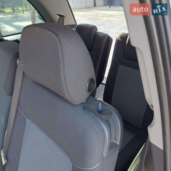 Минивэн Opel Zafira 2009 в Ахтырке