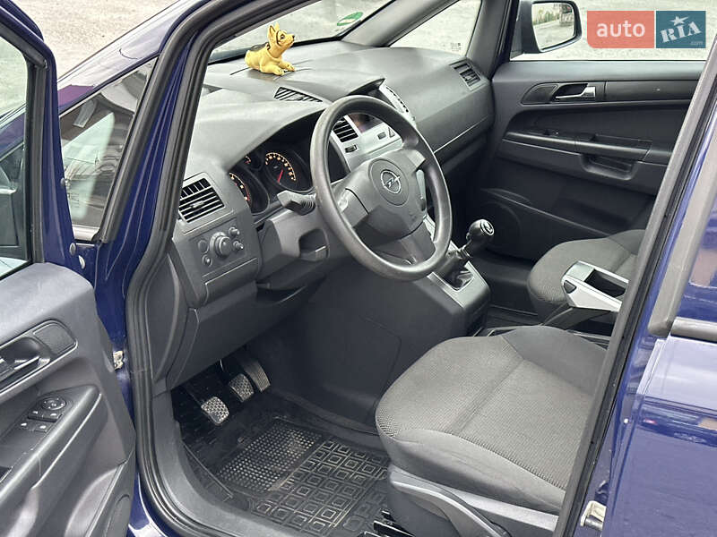 Минивэн Opel Zafira 2011 в Звягеле
