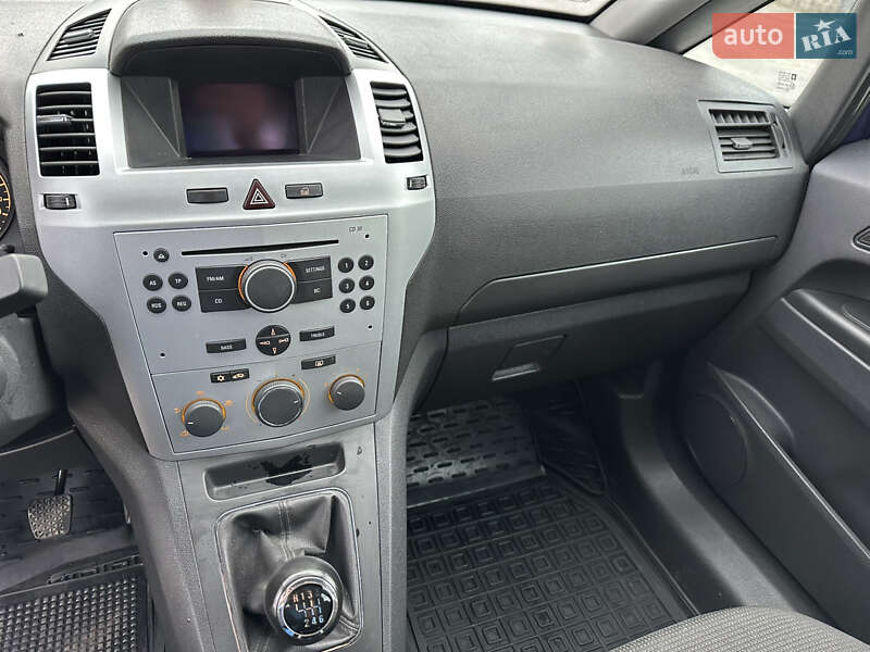 Минивэн Opel Zafira 2011 в Звягеле