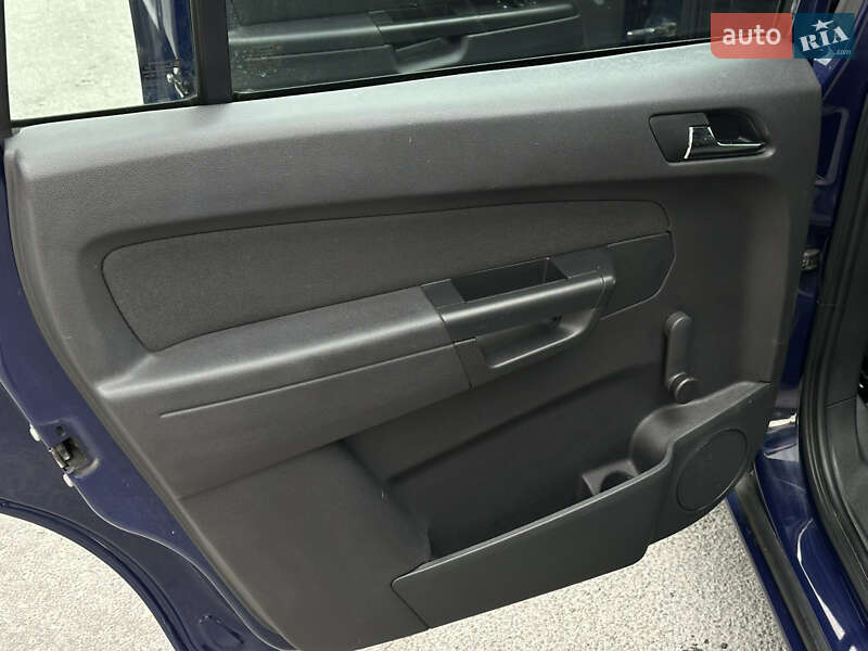 Минивэн Opel Zafira 2011 в Звягеле