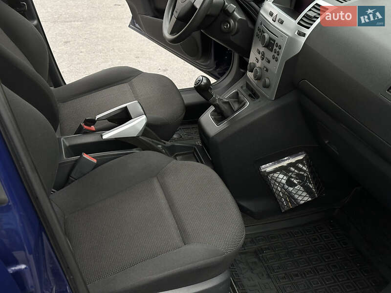 Минивэн Opel Zafira 2011 в Звягеле