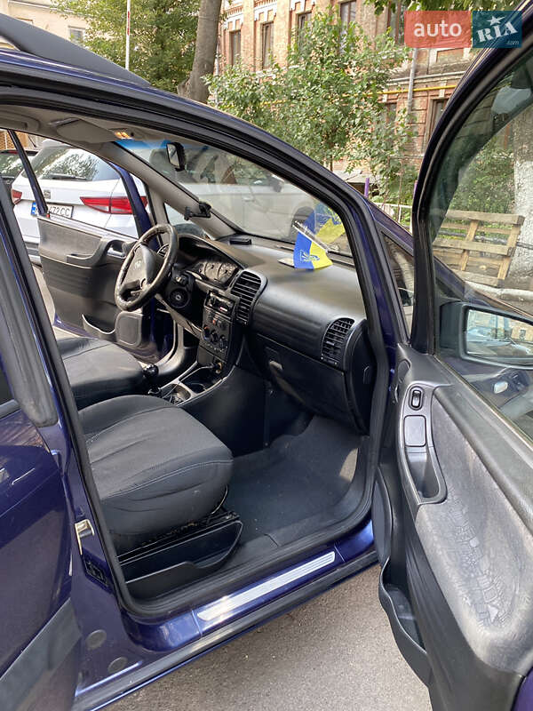 Минивэн Opel Zafira 2002 в Киеве