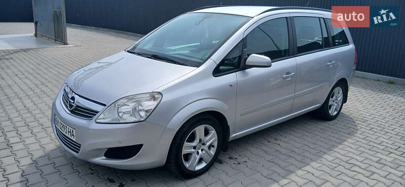 Минивэн Opel Zafira 2009 в Летичеве