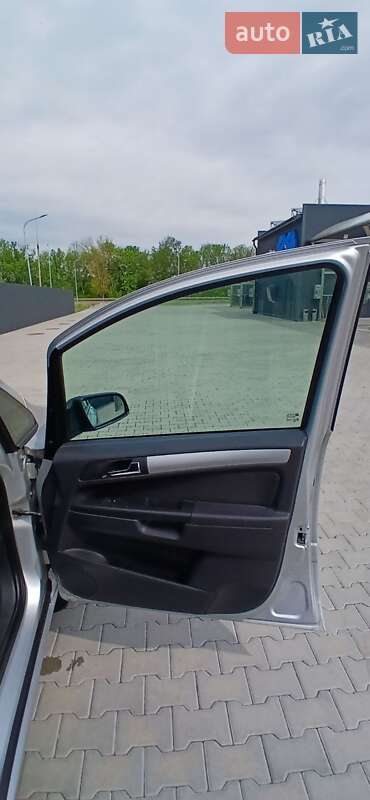 Минивэн Opel Zafira 2009 в Летичеве