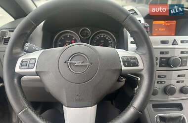 Минивэн Opel Zafira 2011 в 
