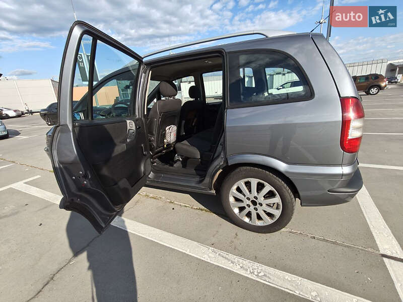 Минивэн Opel Zafira 2004 в Киеве