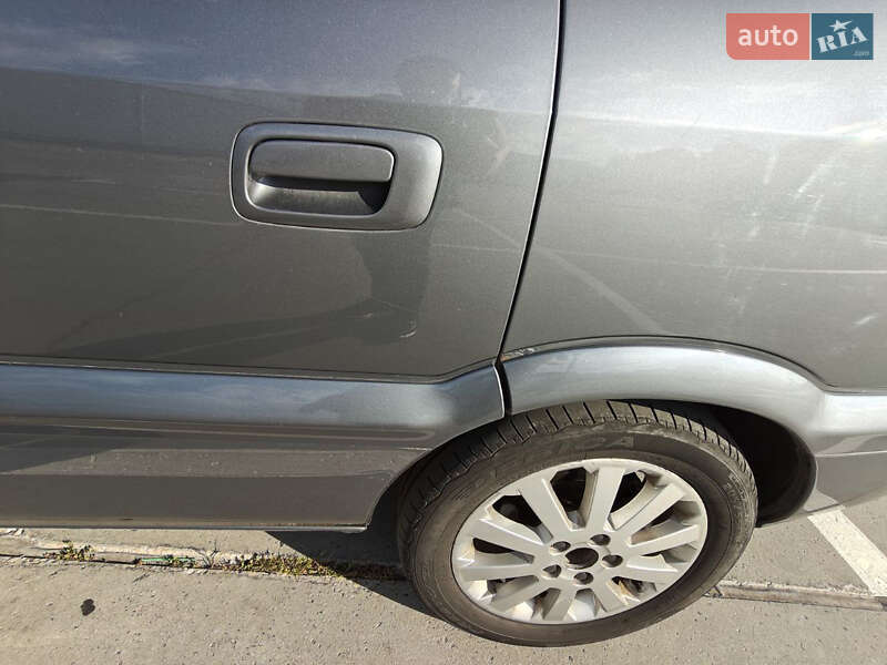 Минивэн Opel Zafira 2004 в Киеве