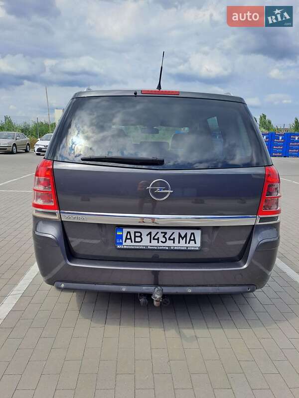 Минивэн Opel Zafira 2010 в Виннице