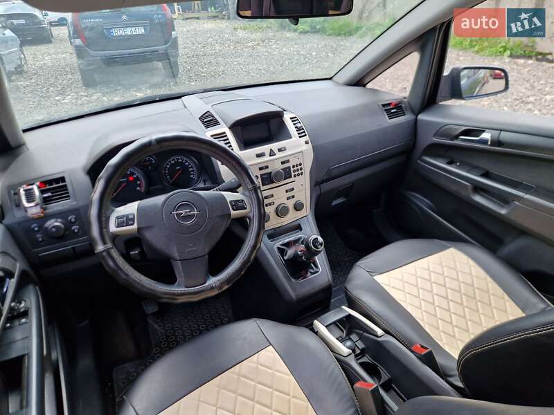 Минивэн Opel Zafira 2008 в Хусте