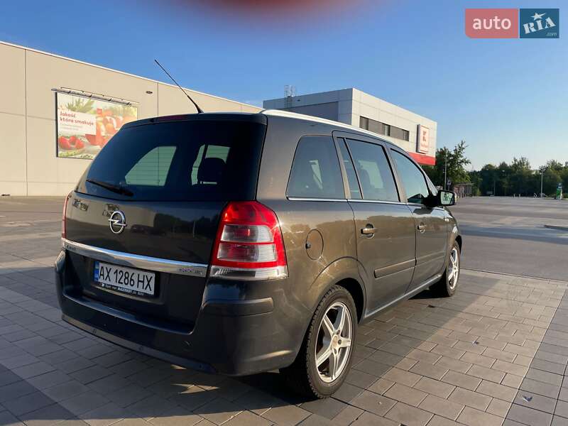 Минивэн Opel Zafira 2013 в Ивано-Франковске