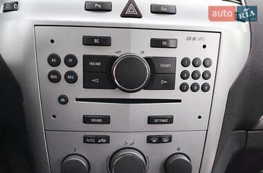 Минивэн Opel Zafira 2011 в 