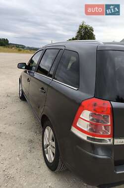 Минивэн Opel Zafira 2011 в 