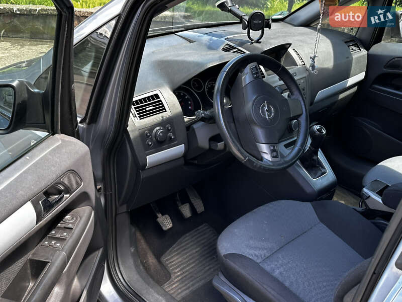 Мінівен Opel Zafira 2005 в Мостиській