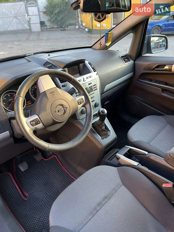 Минивэн Opel Zafira 2009 в Черкассах