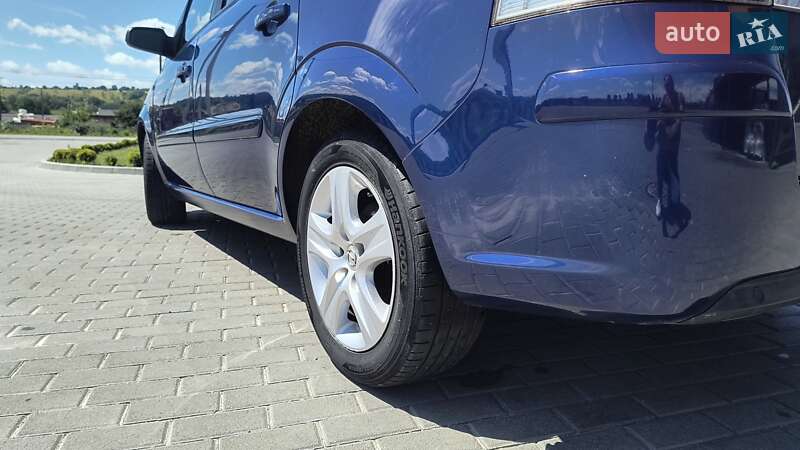 Минивэн Opel Zafira 2008 в Золочеве