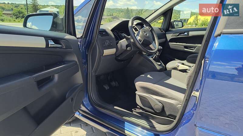 Минивэн Opel Zafira 2008 в Золочеве